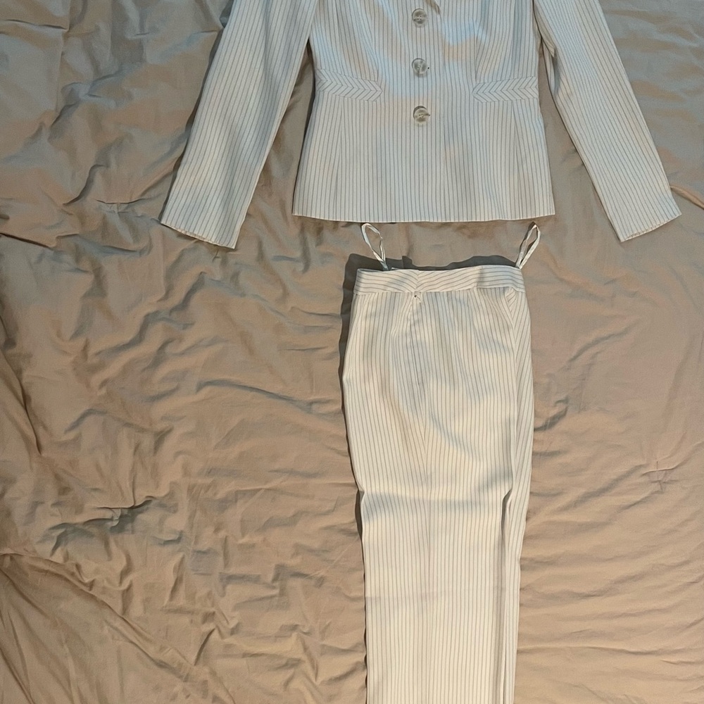 Elegant White Pinstripe Women's Suit Set - Picture 3 of 5